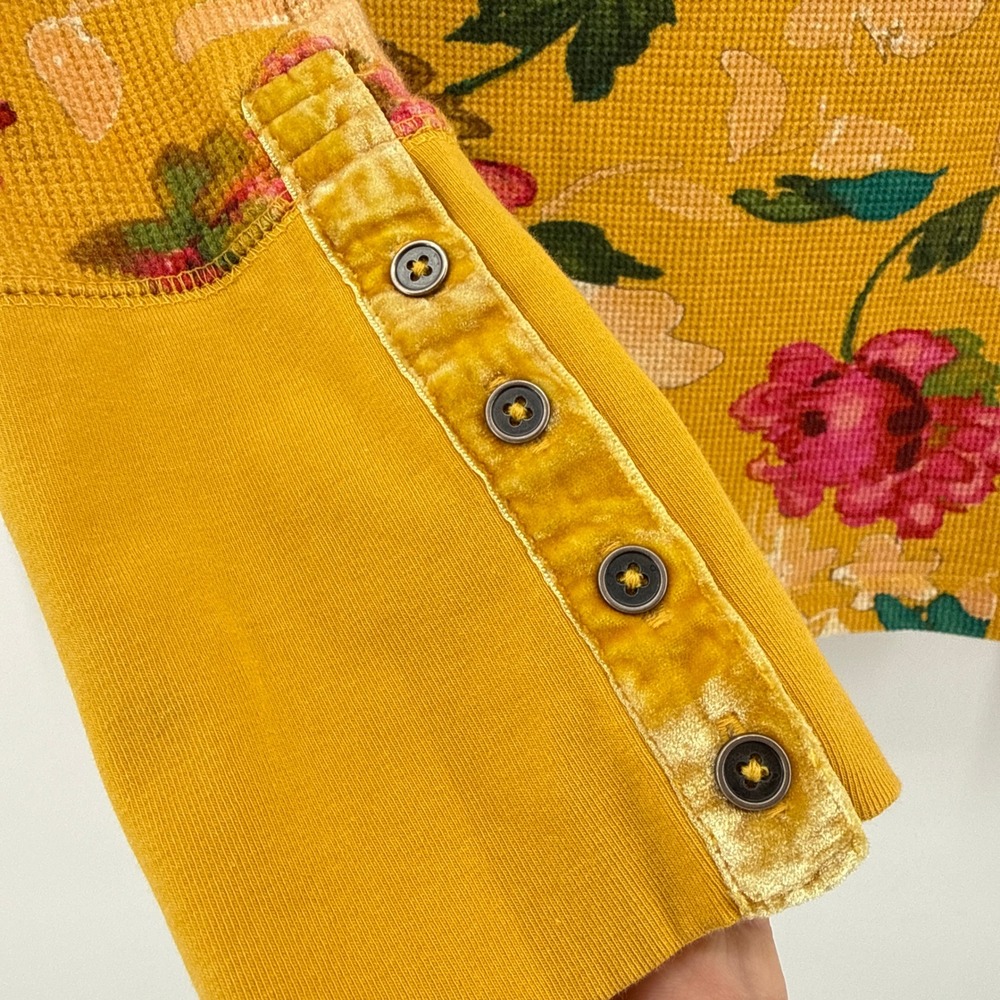 Sundance Floral Waffle Knit Thermal Top M Yellow Velvet Button Cuff Long Sleeve - Picture 2 of 8